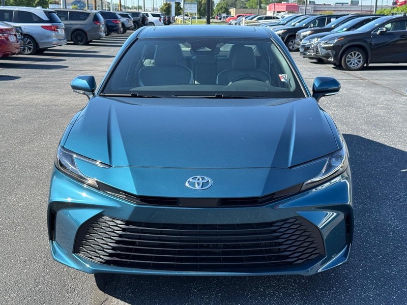 Toyota Camry Vehicle Image 09
