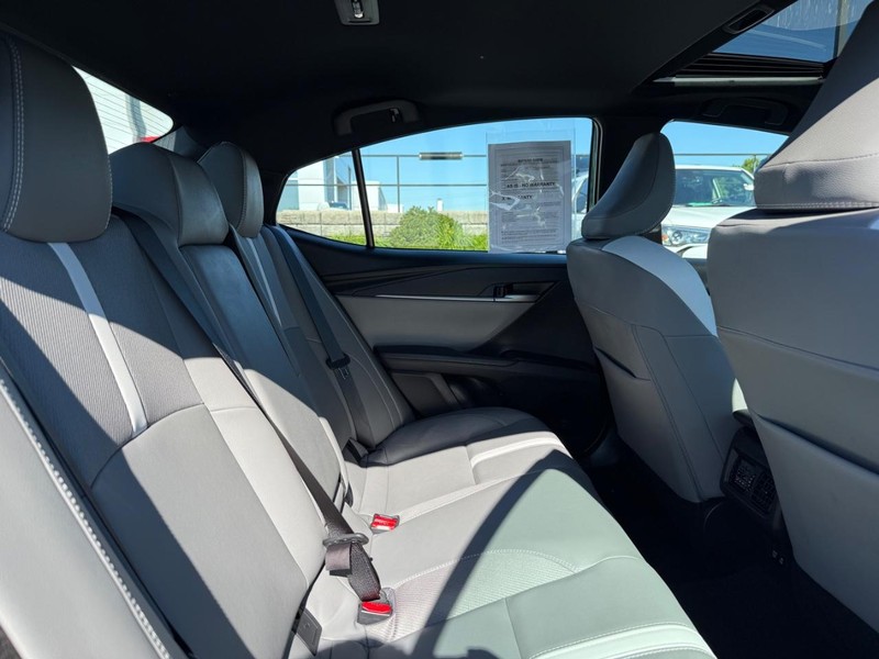Toyota Camry Vehicle Image 10