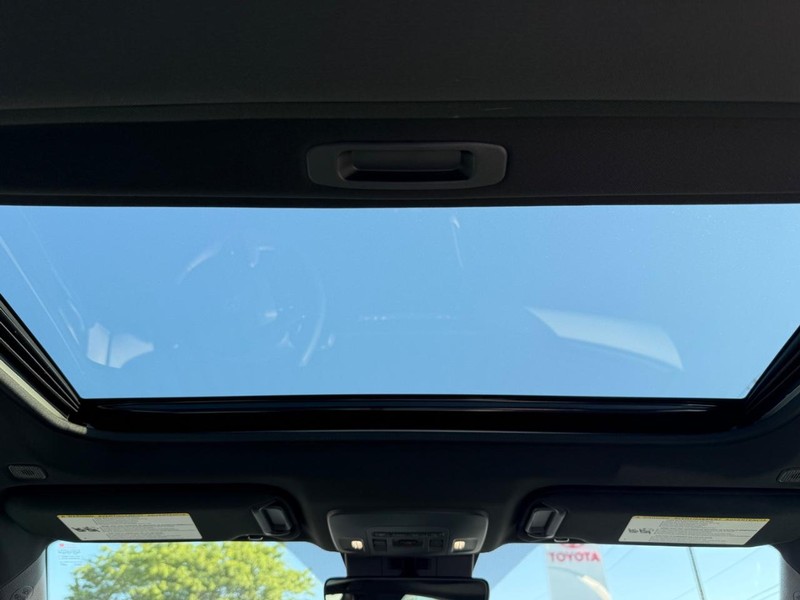Toyota Camry Vehicle Image 11