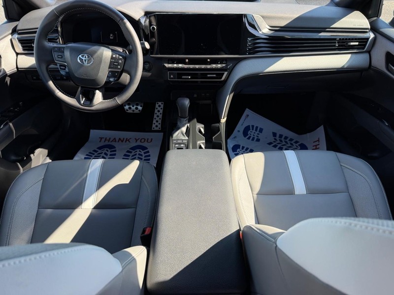 Toyota Camry Vehicle Image 12