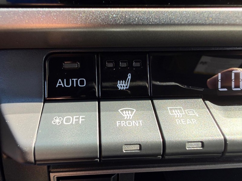 Toyota Camry Vehicle Image 17