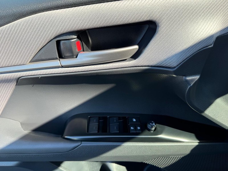 Toyota Camry Vehicle Image 25