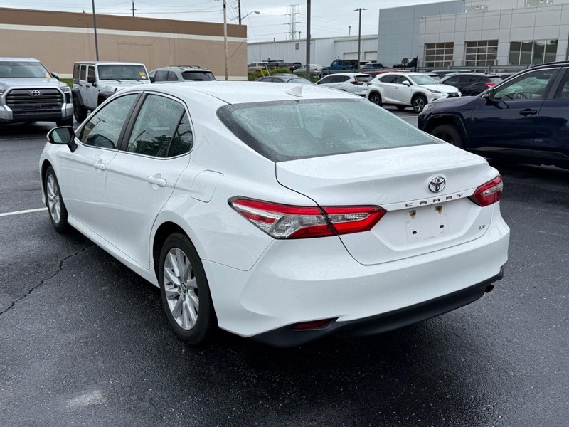 Toyota Camry Vehicle Image 03
