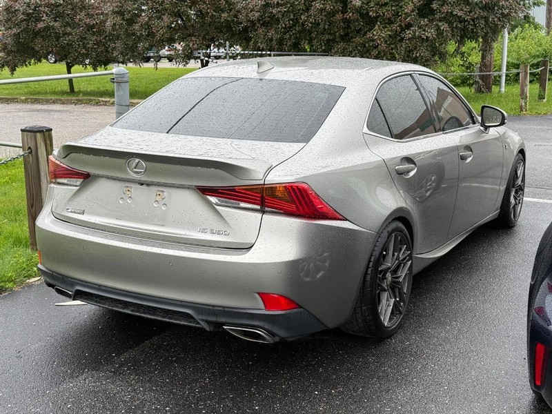 Lexus IS Vehicle Image 04
