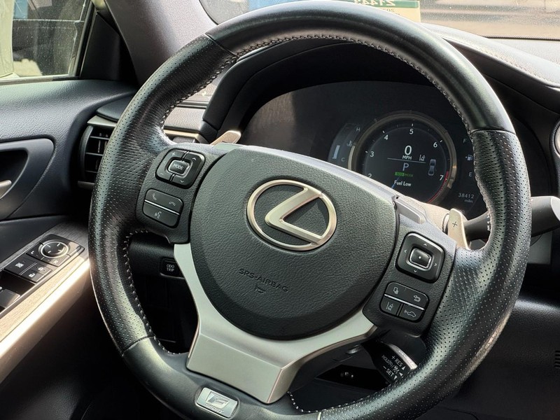 Lexus IS Vehicle Image 11