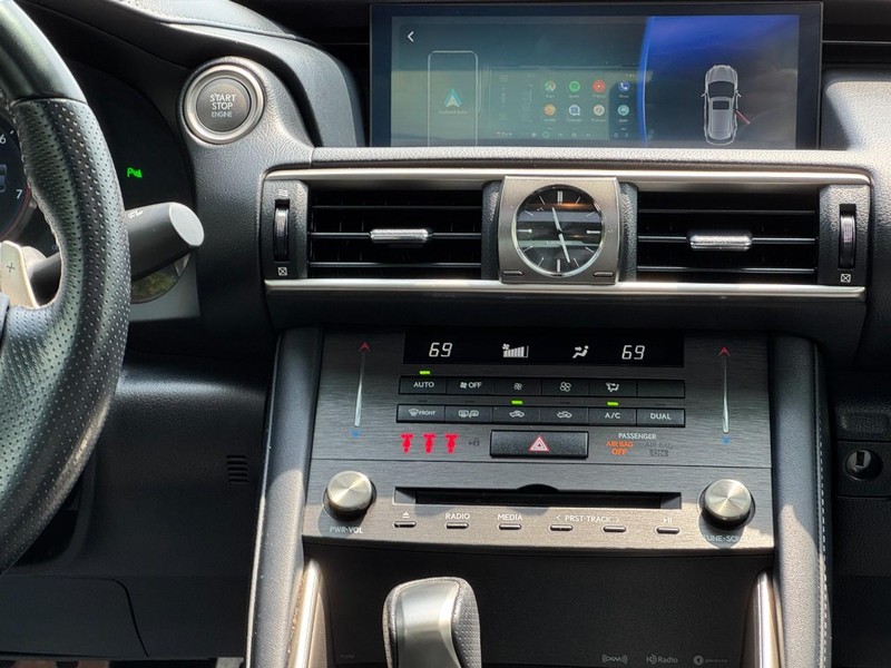 Lexus IS Vehicle Image 12