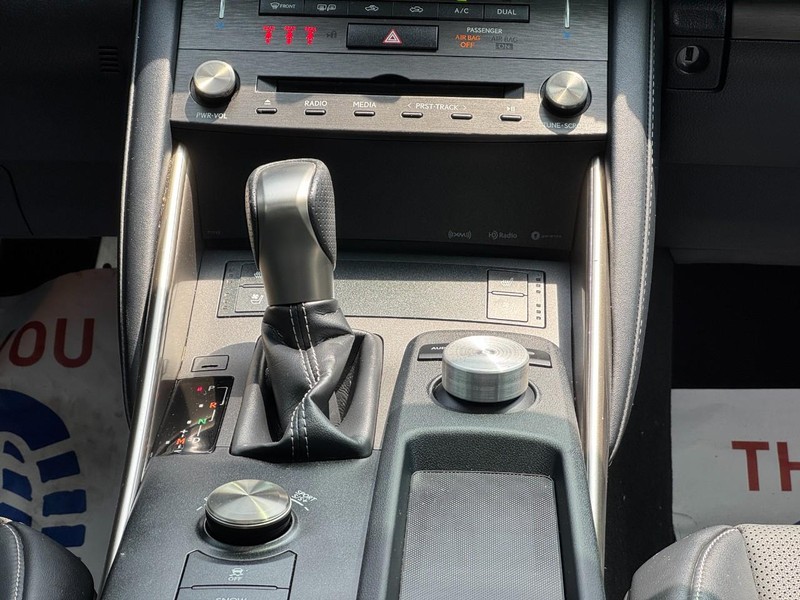Lexus IS Vehicle Image 13