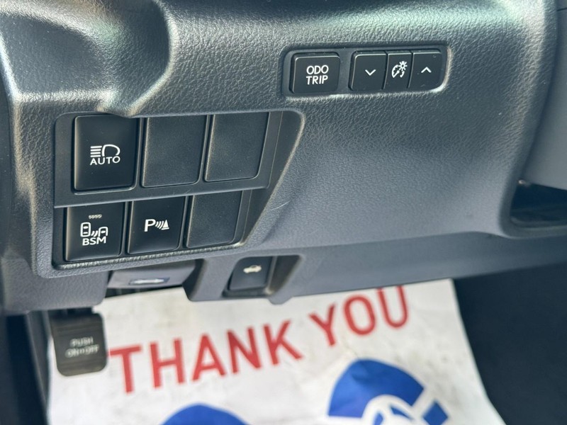 Lexus IS Vehicle Image 15