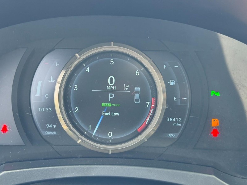 Lexus IS Vehicle Image 18