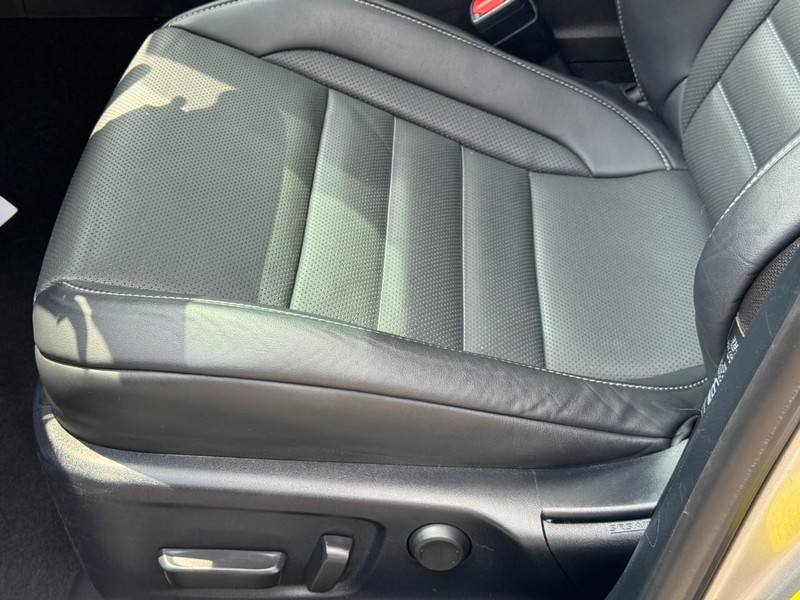 Lexus IS Vehicle Image 23
