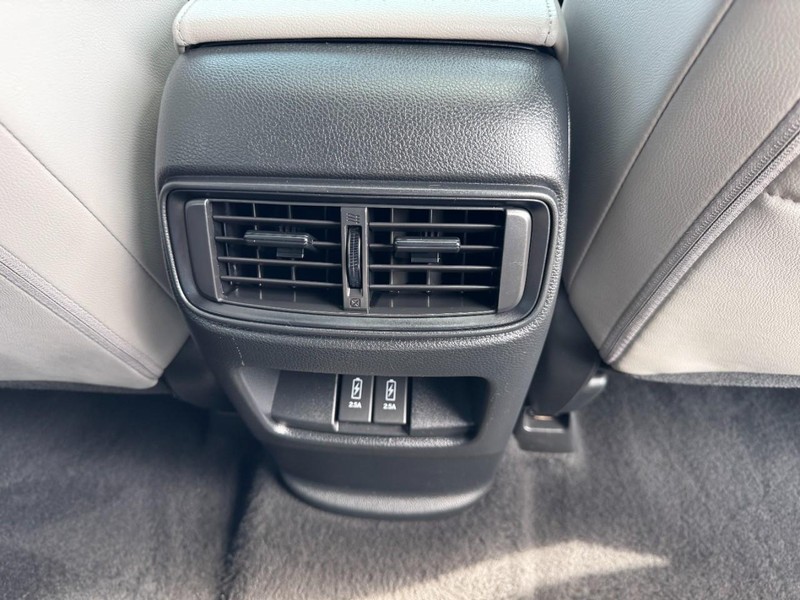 Honda CR-V Vehicle Image 16