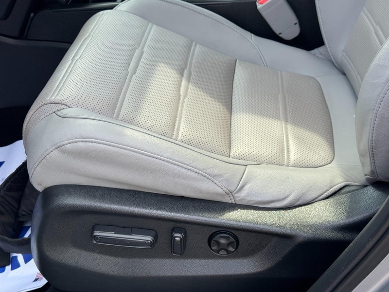 Honda CR-V Vehicle Image 26