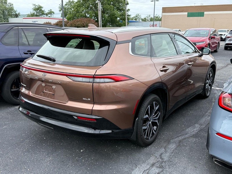 Toyota Crown Signia Vehicle Image 04
