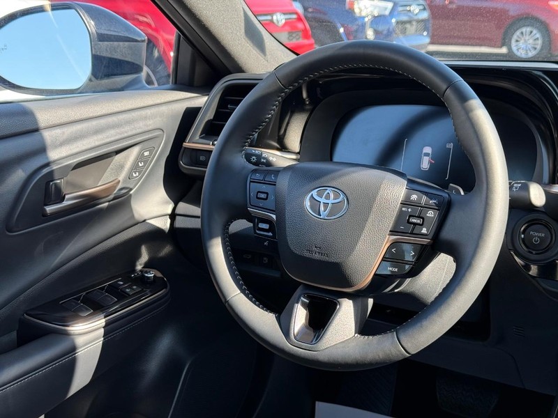 Toyota Crown Signia Vehicle Image 13