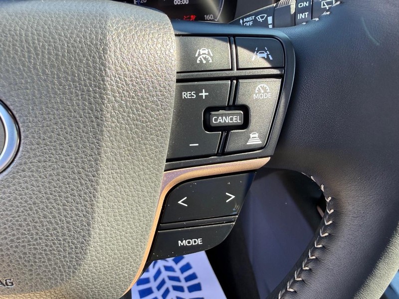 Toyota Crown Signia Vehicle Image 15