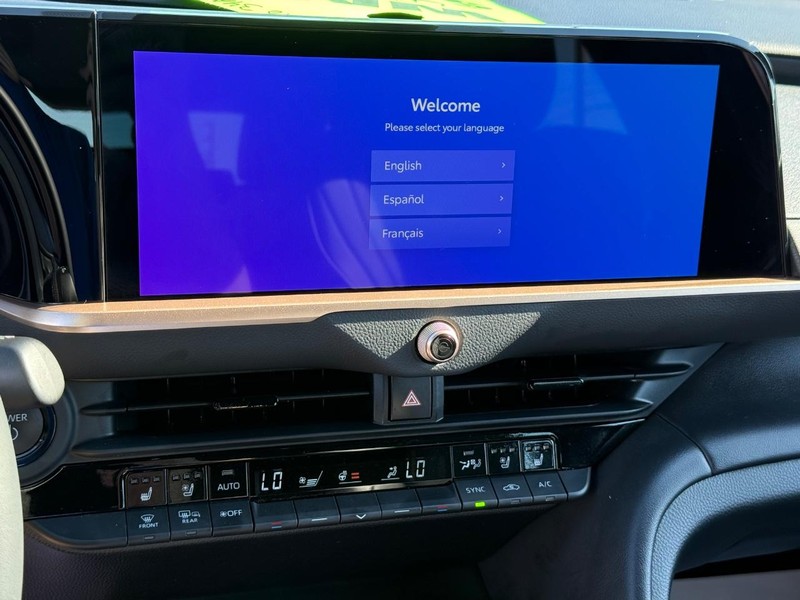 Toyota Crown Signia Vehicle Image 18