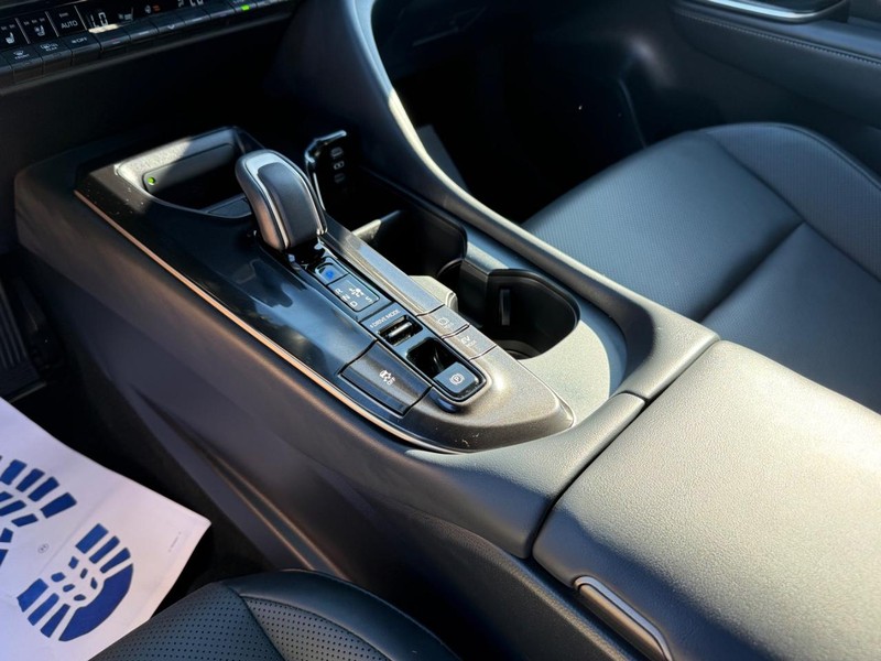 Toyota Crown Signia Vehicle Image 20