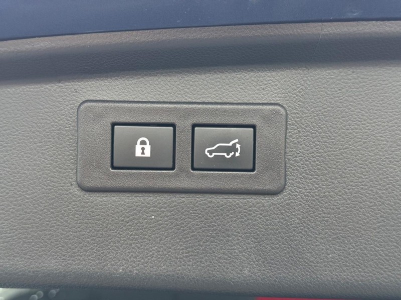 Subaru Outback Vehicle Full-screen Gallery Image 08