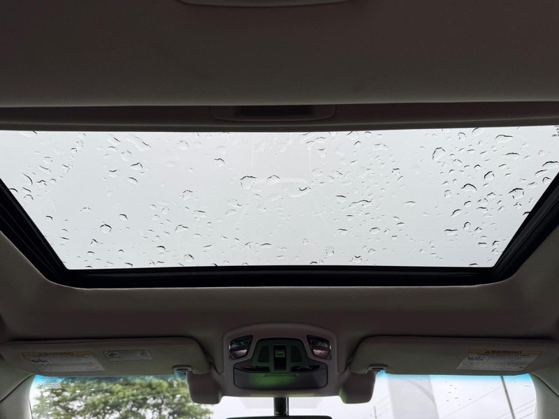 Subaru Outback Vehicle Full-screen Gallery Image 12