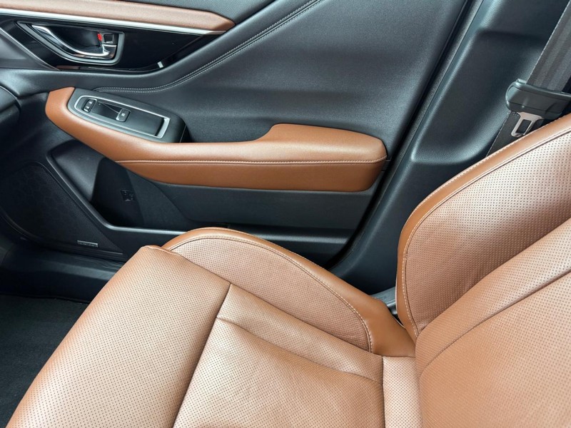 Subaru Outback Vehicle Full-screen Gallery Image 21