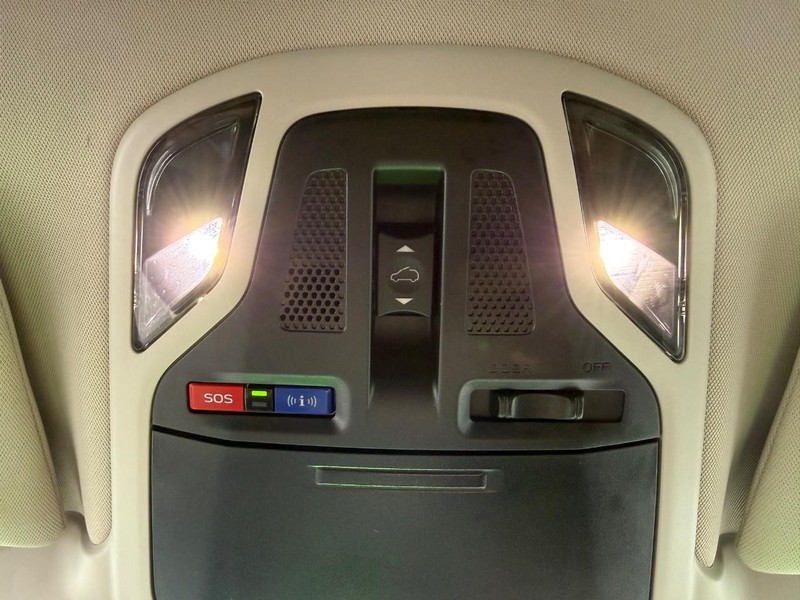 Subaru Outback Vehicle Full-screen Gallery Image 22