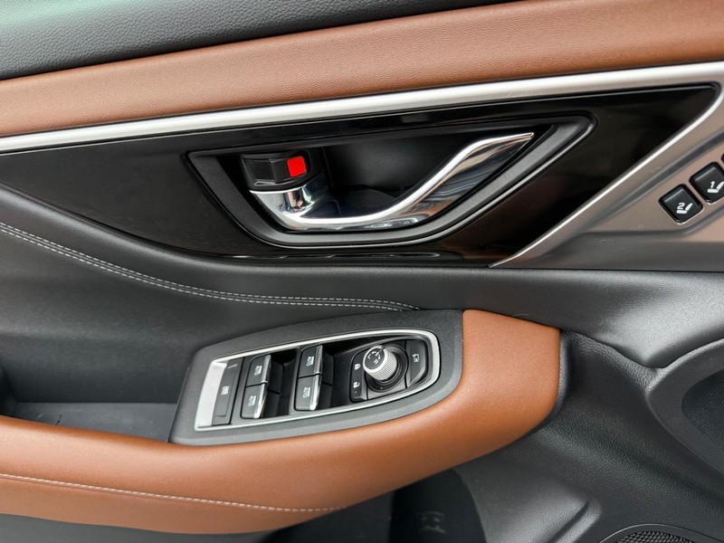 Subaru Outback Vehicle Full-screen Gallery Image 25