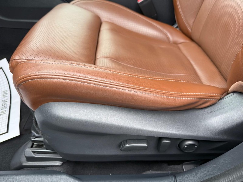 Subaru Outback Vehicle Full-screen Gallery Image 26