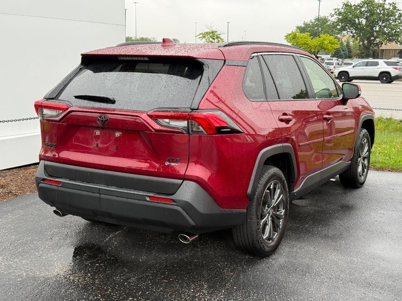 Toyota RAV4 Vehicle Image 04