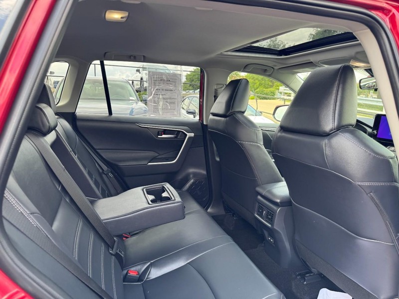 Toyota RAV4 Vehicle Image 10