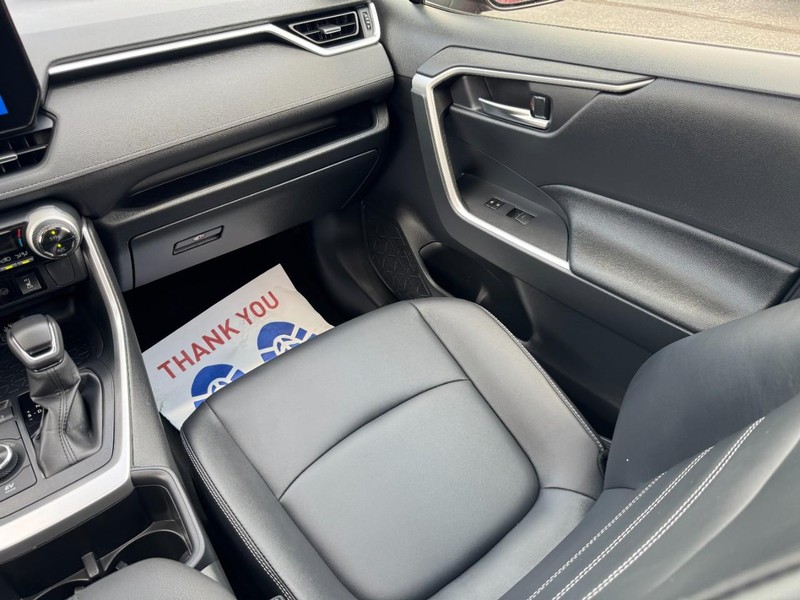 Toyota RAV4 Vehicle Image 15