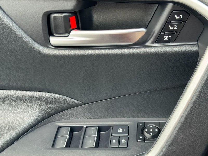 Toyota RAV4 Vehicle Image 23
