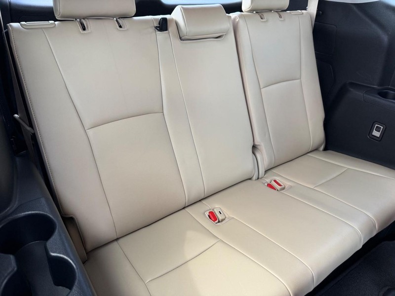Toyota Highlander Vehicle Image 12