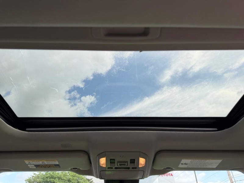 Toyota Highlander Vehicle Image 13