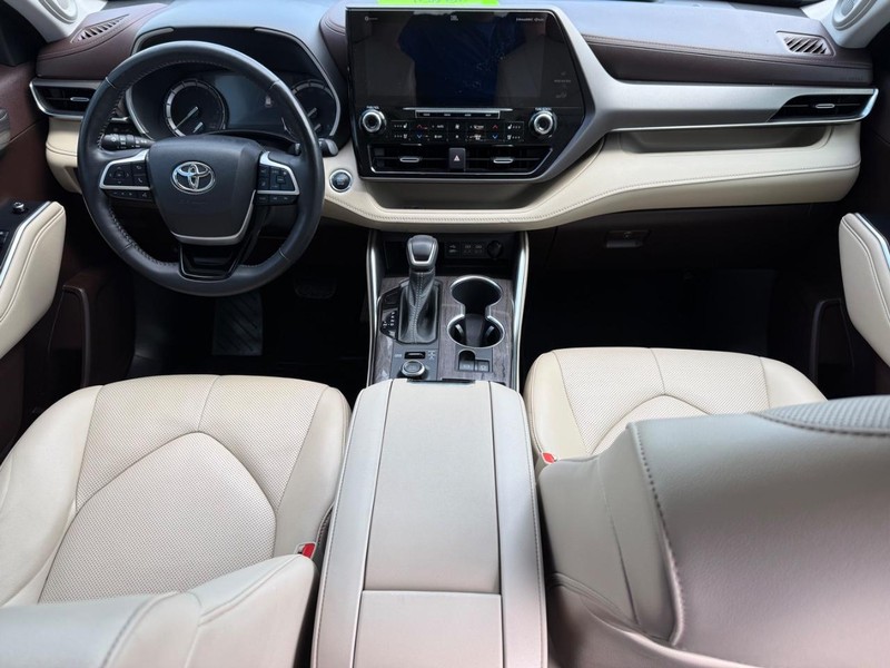 Toyota Highlander Vehicle Image 14