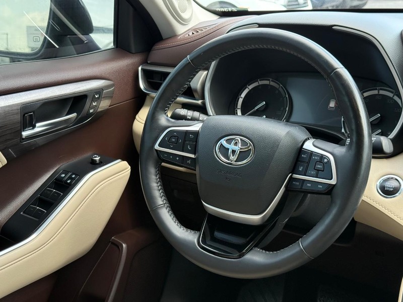 Toyota Highlander Vehicle Image 15