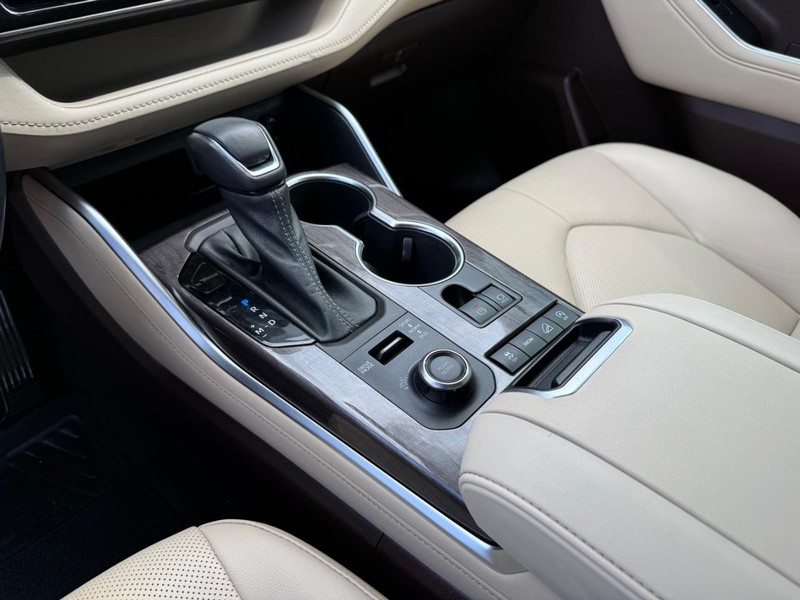 Toyota Highlander Vehicle Image 22