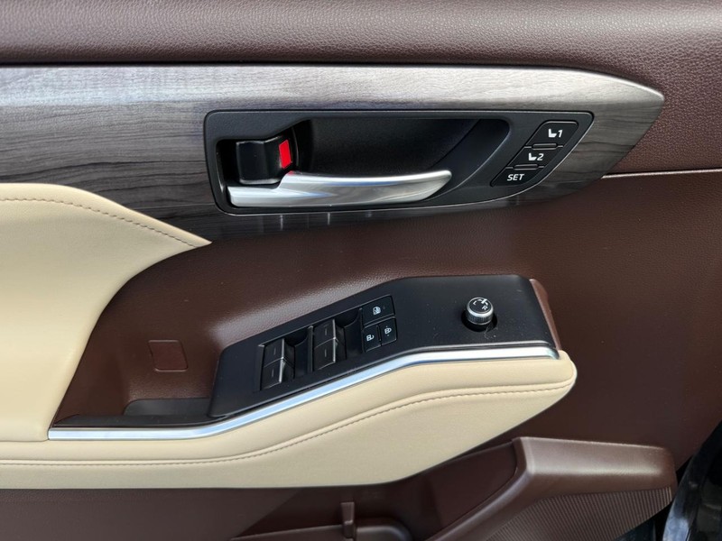 Toyota Highlander Vehicle Image 27