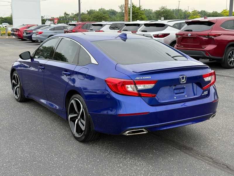 Honda Accord Sedan Vehicle Full-screen Gallery Image 05