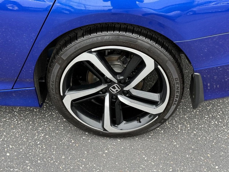 Honda Accord Sedan Vehicle Full-screen Gallery Image 06