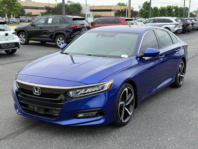 Honda Accord Sedan Vehicle Full-screen Gallery Image 08