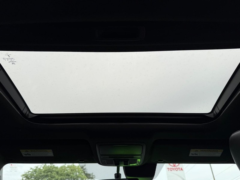 Honda Accord Sedan Vehicle Full-screen Gallery Image 11