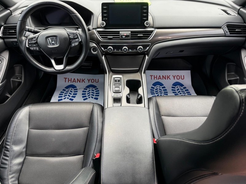 Honda Accord Sedan Vehicle Full-screen Gallery Image 12