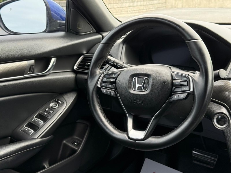 Honda Accord Sedan Vehicle Full-screen Gallery Image 13