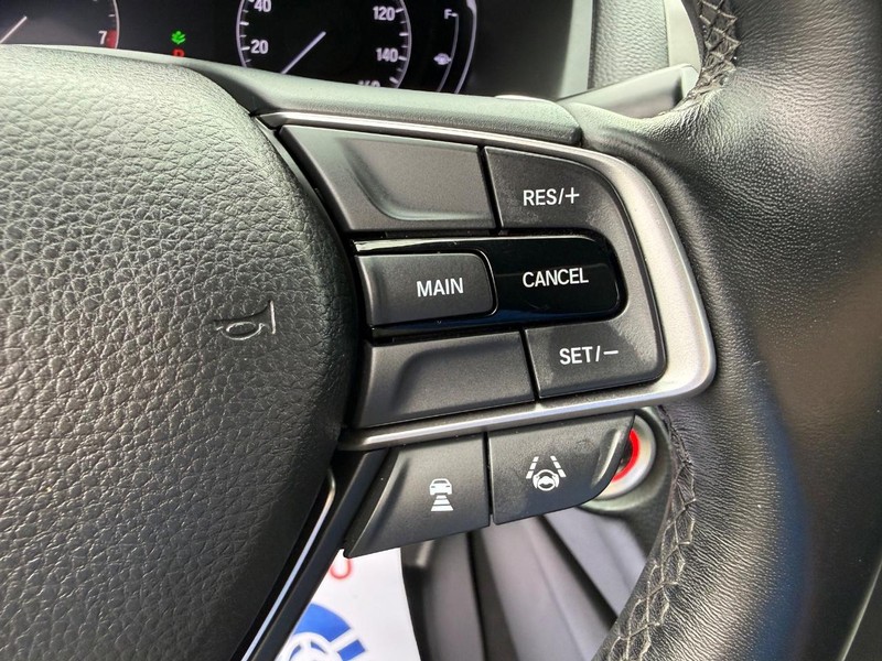 Honda Accord Sedan Vehicle Full-screen Gallery Image 15