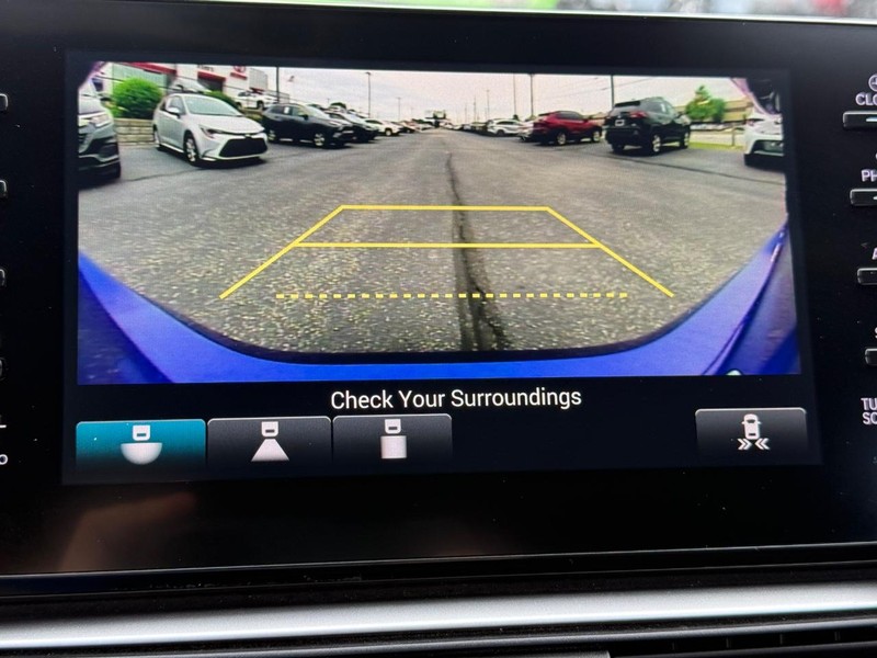 Honda Accord Sedan Vehicle Full-screen Gallery Image 19