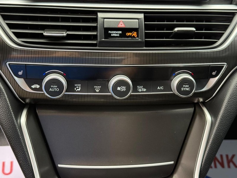 Honda Accord Sedan Vehicle Full-screen Gallery Image 20