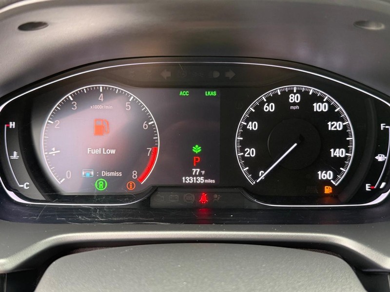 Honda Accord Sedan Vehicle Full-screen Gallery Image 24