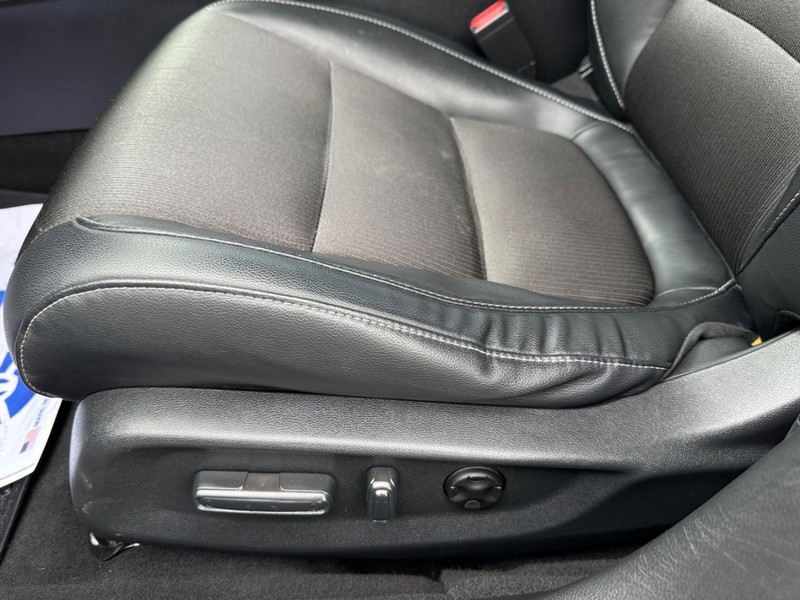 Honda Accord Sedan Vehicle Full-screen Gallery Image 27