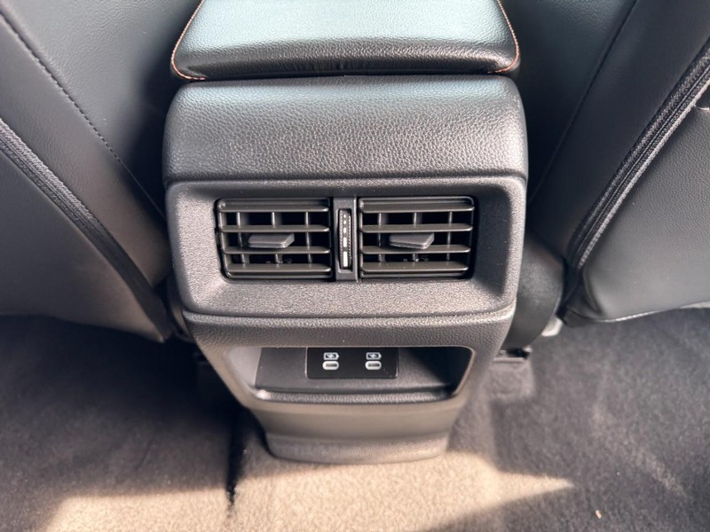 Honda CR-V Hybrid Vehicle Image 16