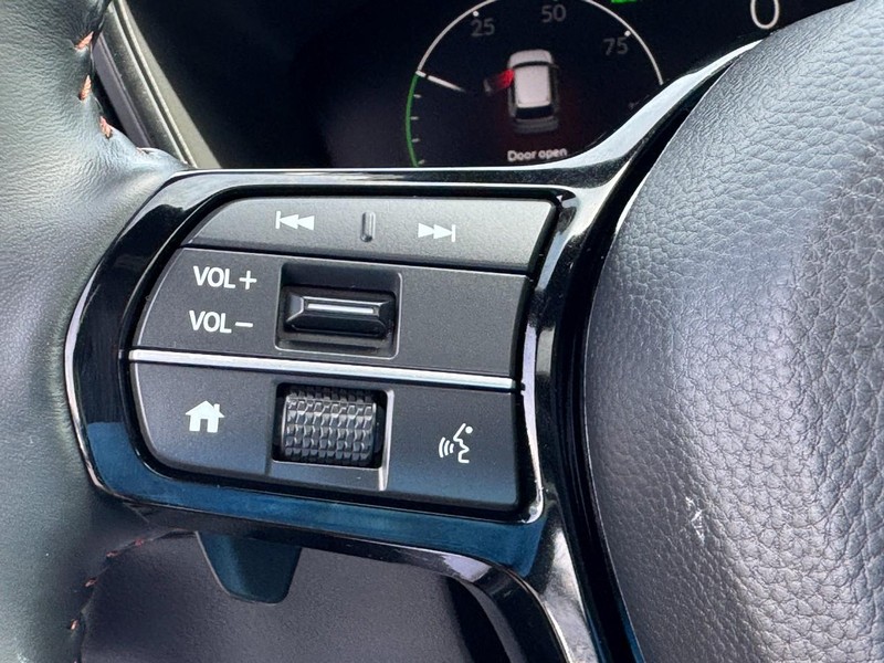 Honda CR-V Hybrid Vehicle Image 17